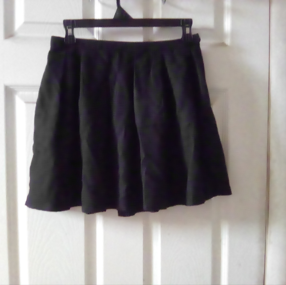 Hot Topic Black Pleated Skirt